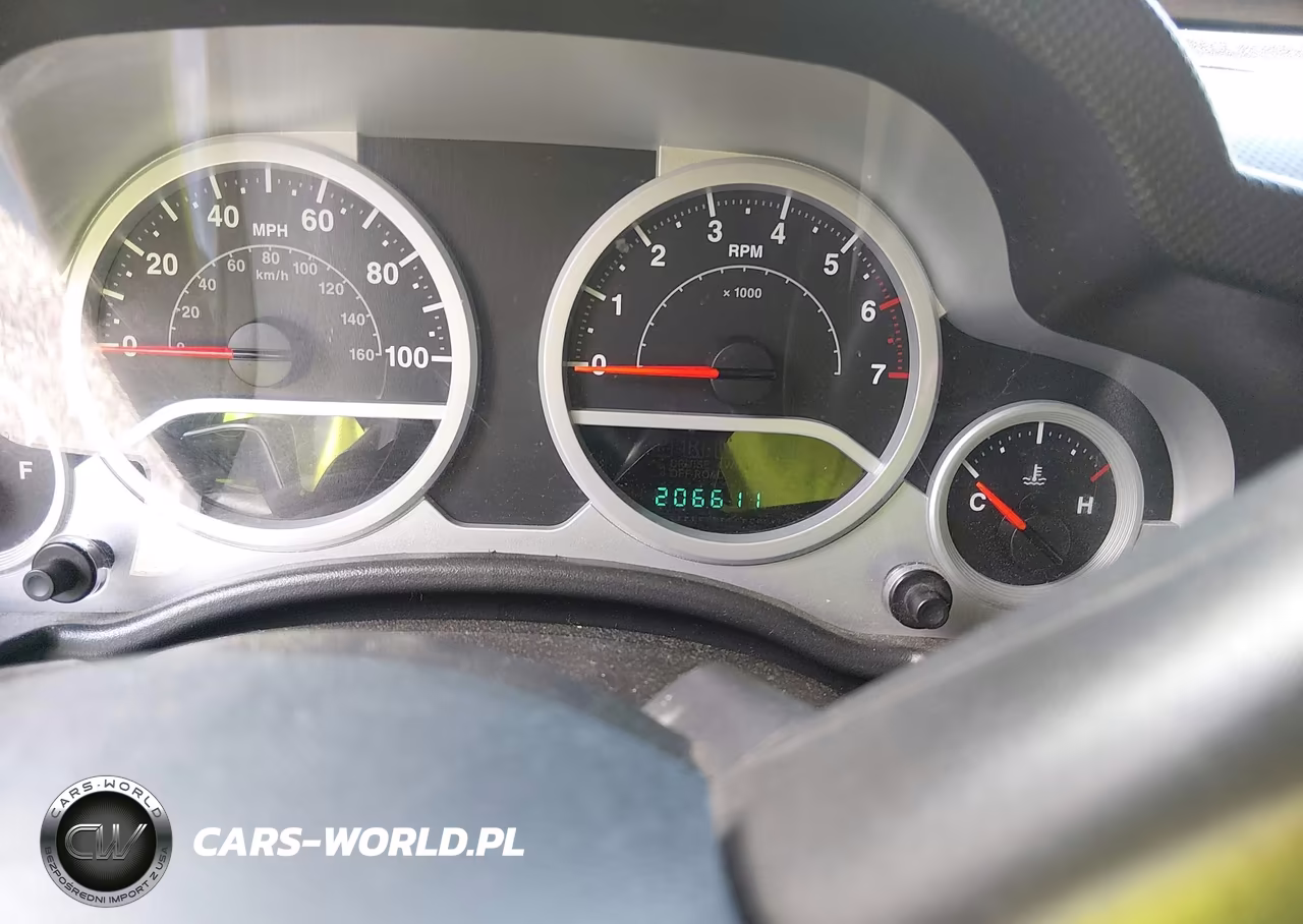 2007 Jeep Wrangler Unlimited Sahara VIN:1J4GA59137L138316 - 7