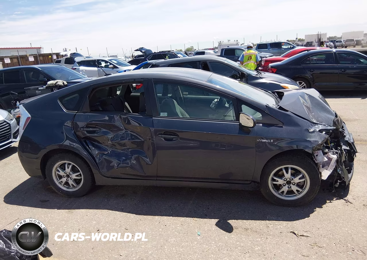 2011 Toyota Prius Two VIN:JTDKN3DU9B0267374 - 13