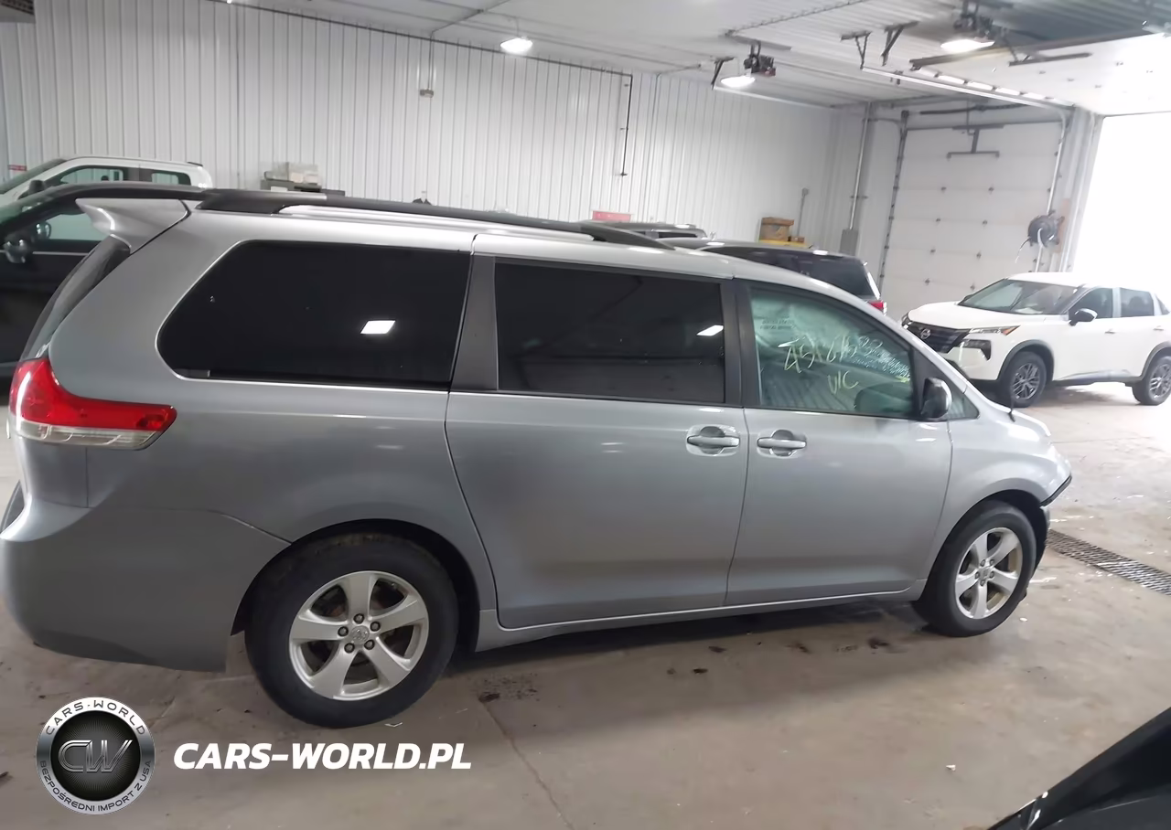 2011 Toyota Sienna Le VIN:5TDKA3DC2BS006149 - 14