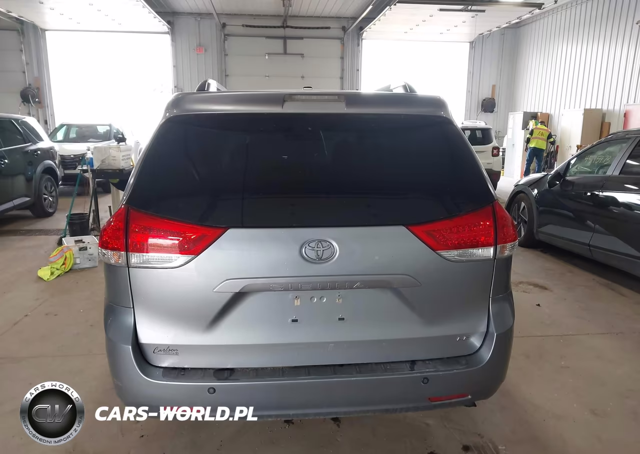 2011 Toyota Sienna Le VIN:5TDKA3DC2BS006149 - 17