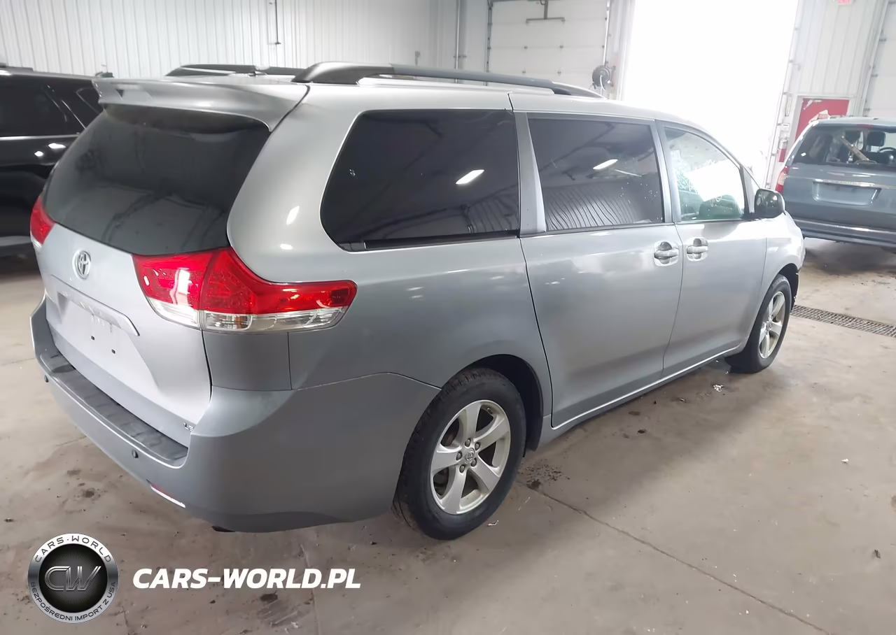 2011 Toyota Sienna Le VIN:5TDKA3DC2BS006149 - 4