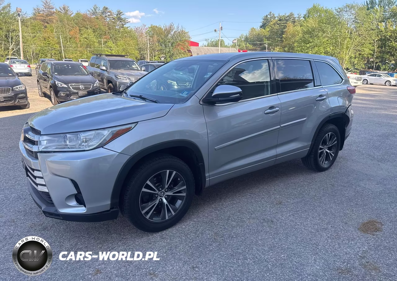 2018 Toyota Highlander Le VIN:5TDBZRFH9JS843564 - 2