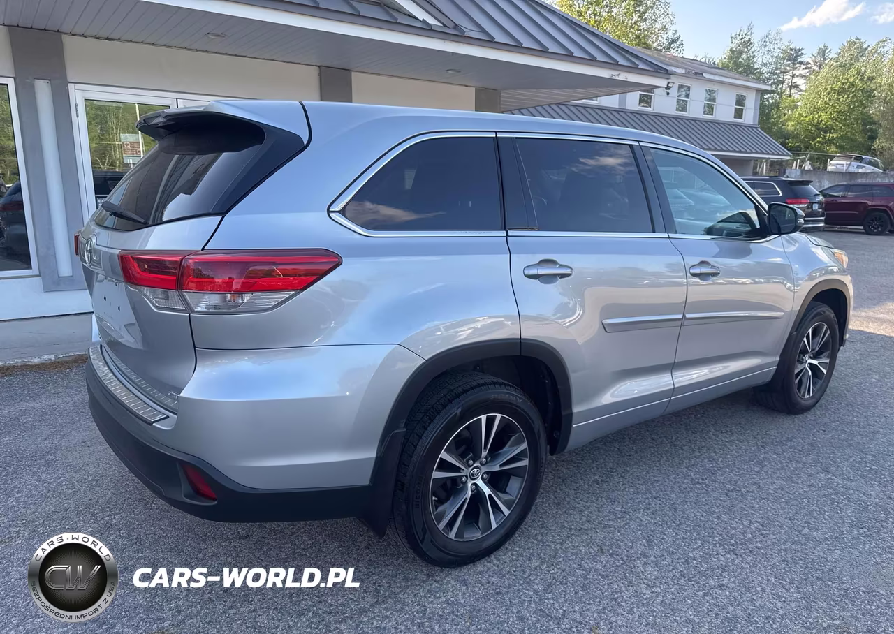 2018 Toyota Highlander Le VIN:5TDBZRFH9JS843564 - 4