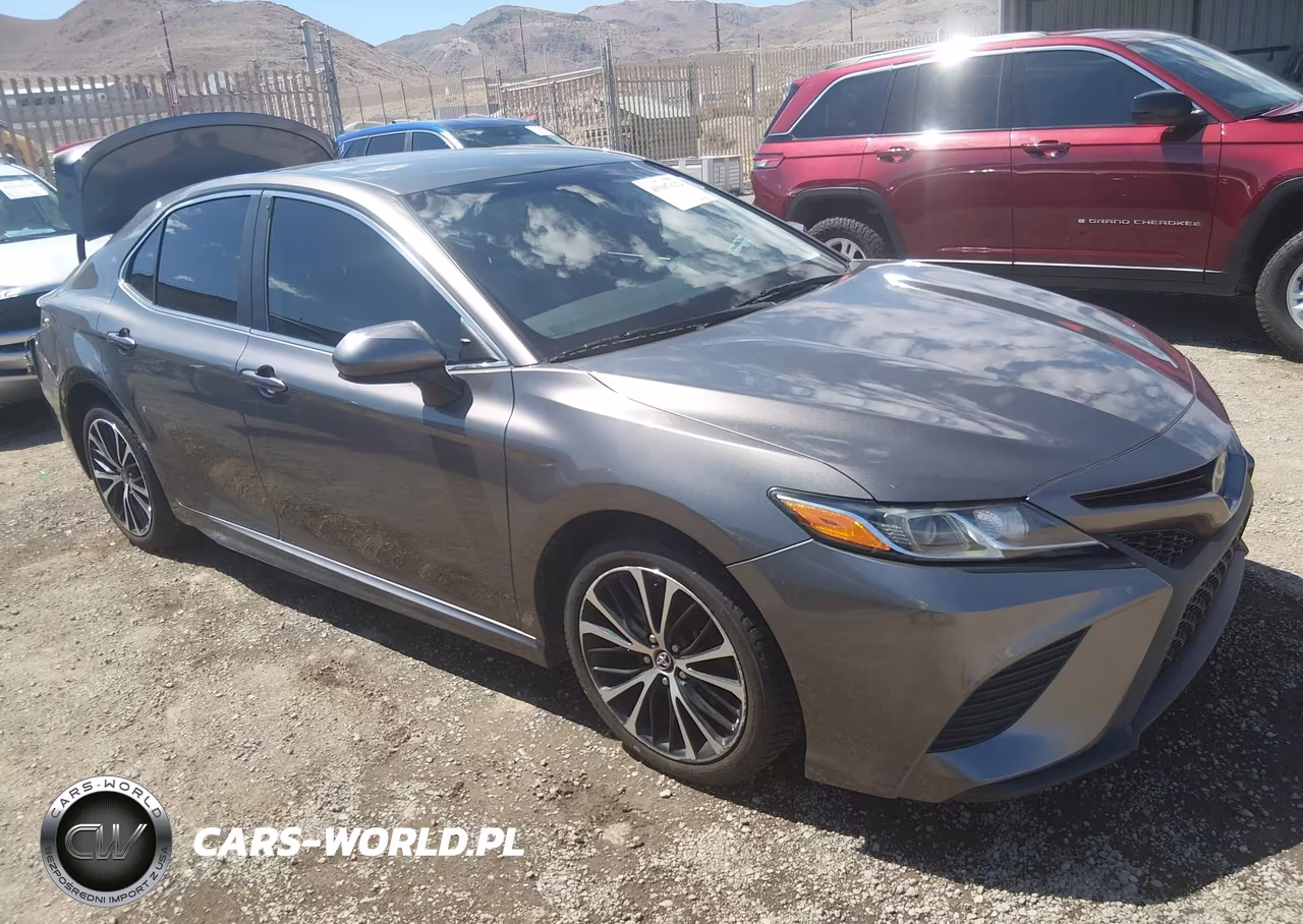 2018 Toyota Camry Se – zdjęcie 1 z 17
