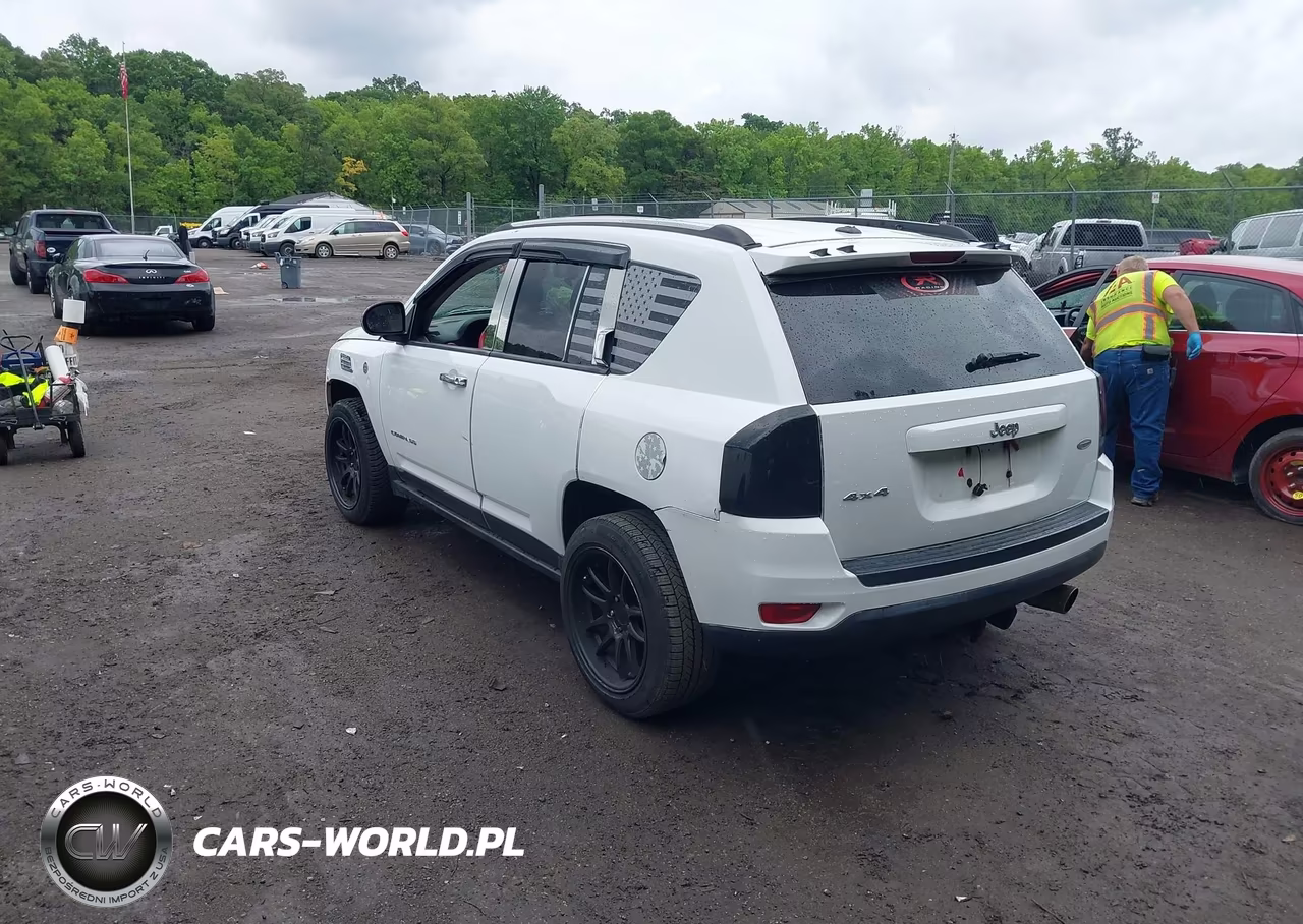 2012 Jeep Compass Latitude VIN:1C4NJDEBXCD554874 - 3