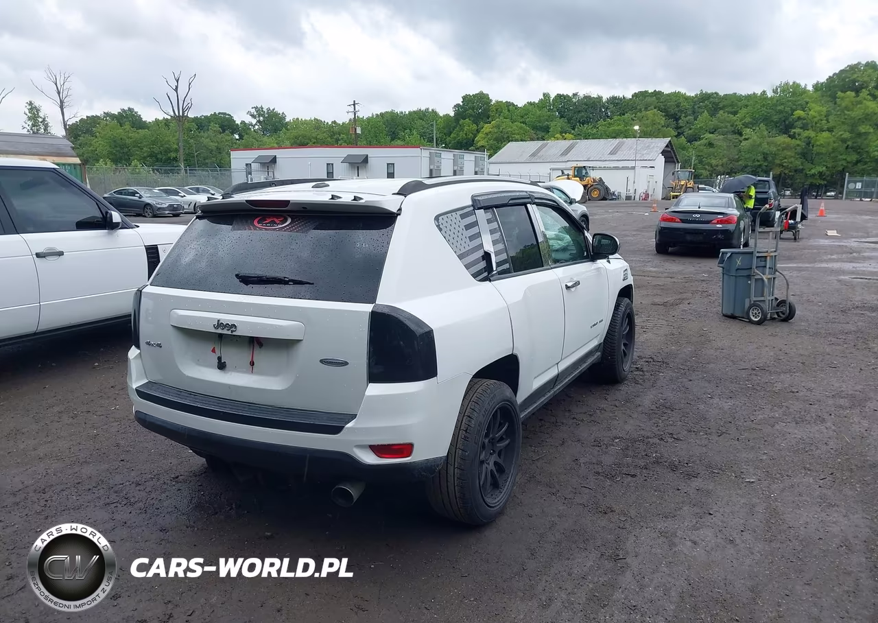 2012 Jeep Compass Latitude VIN:1C4NJDEBXCD554874 - 4