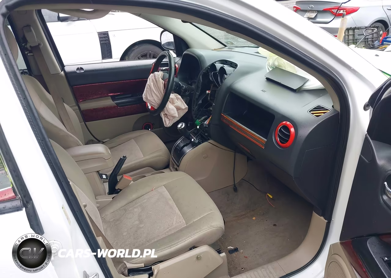 2012 Jeep Compass Latitude VIN:1C4NJDEBXCD554874 - 5