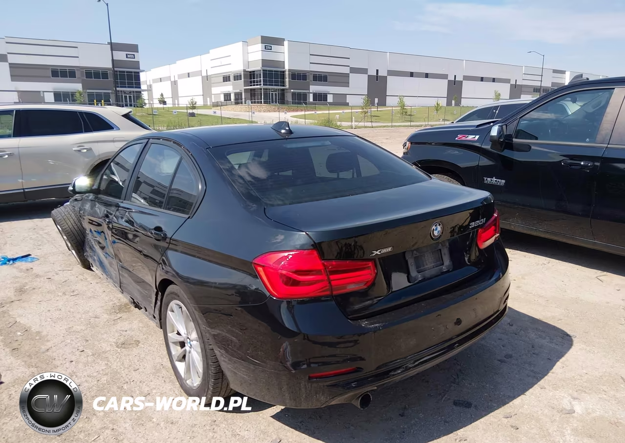2018 BMW 320I xDrive VIN:WBA8E5G58JNV03151 - 3