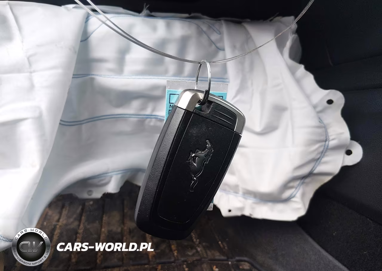 2020 Ford Mustang Ecoboost Premium VIN:1FATP8UH0L5138786 - 11