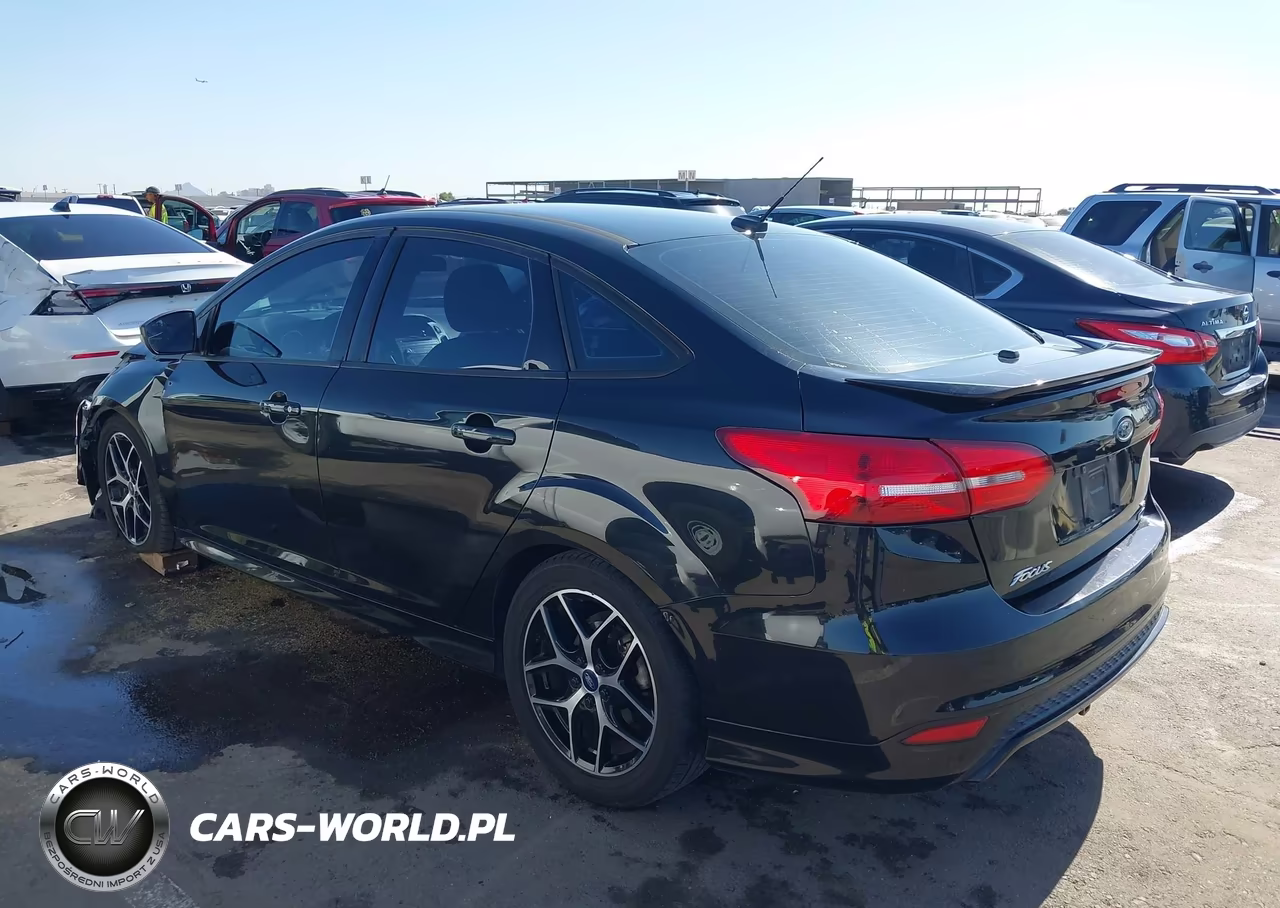 2015 Ford Focus Se VIN:1FADP3FE0FL281683 - 3