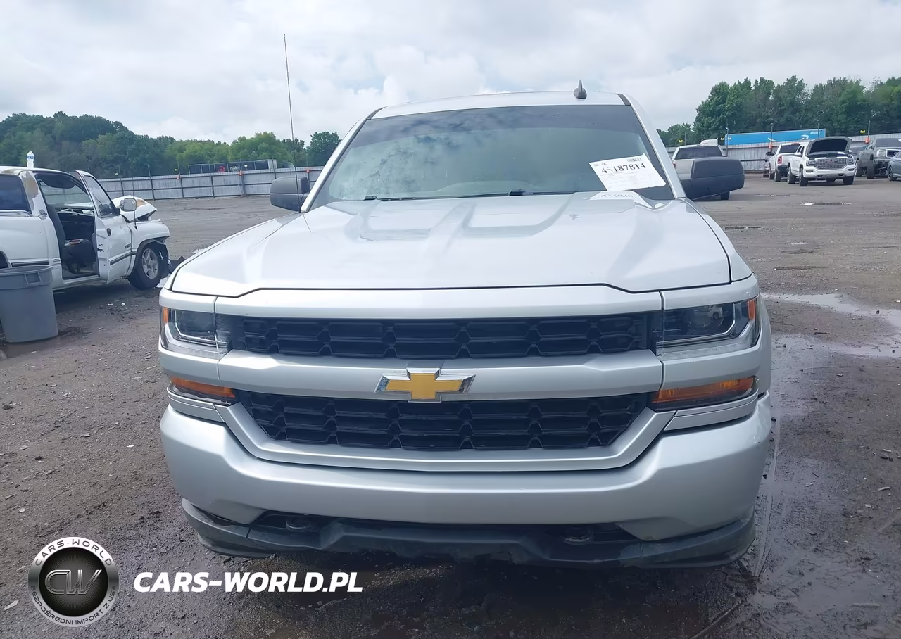 2018 Chevrolet Silverado 1500 Custom VIN:1GCRCPEH1JZ331057 - 12