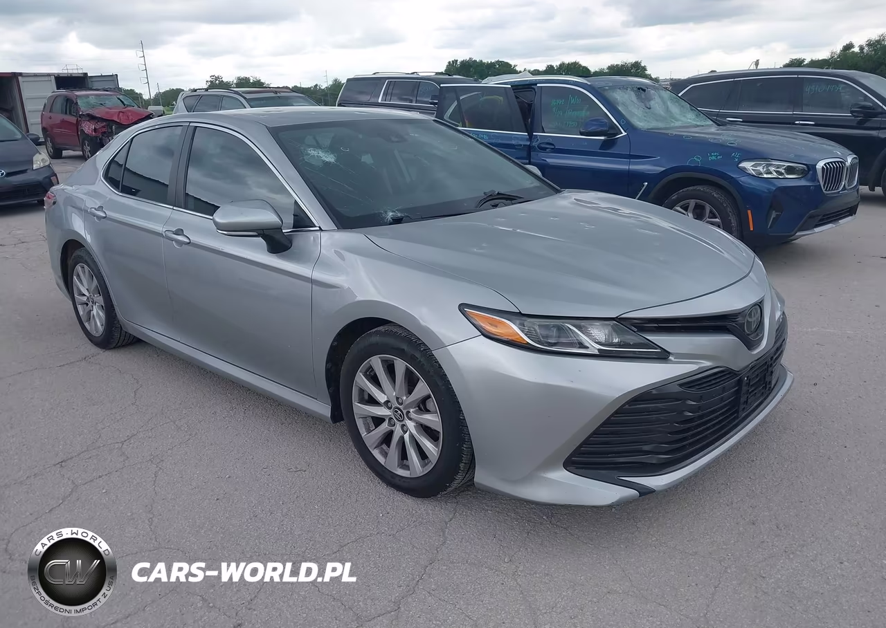 2019 Toyota Camry Le – zdjęcie 1 z 18