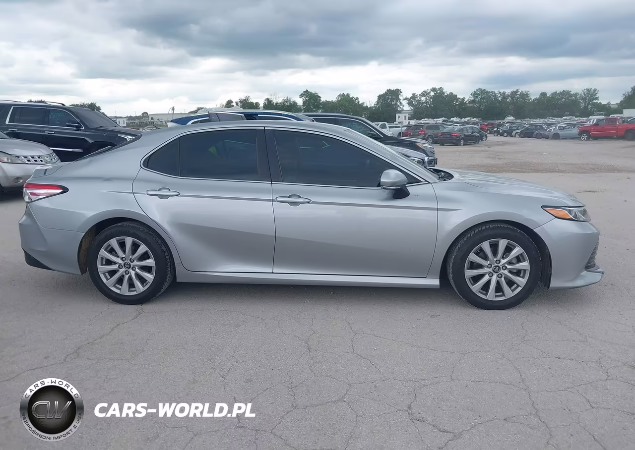 2019 Toyota Camry Le VIN:4T1B11HK9KU779083 - 13