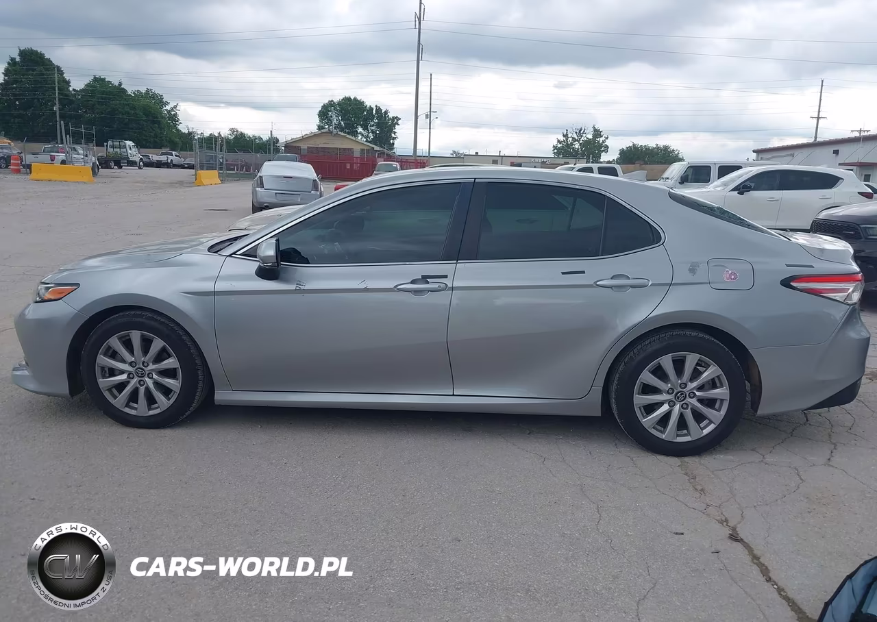 2019 Toyota Camry Le VIN:4T1B11HK9KU779083 - 14