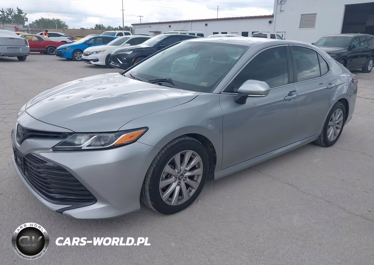 2019 Toyota Camry Le VIN:4T1B11HK9KU779083 - 2