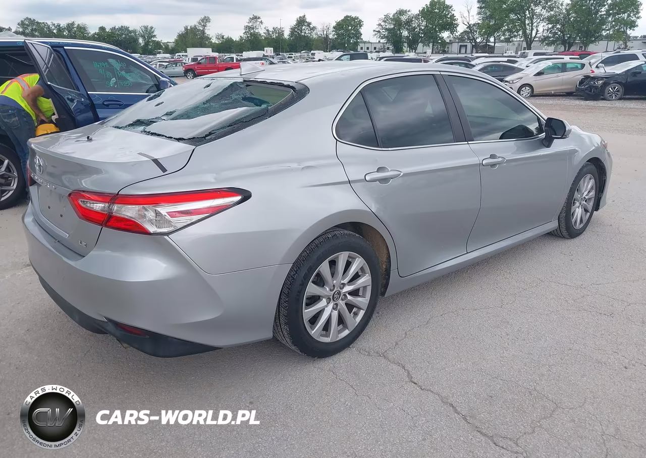 2019 Toyota Camry Le VIN:4T1B11HK9KU779083 - 4