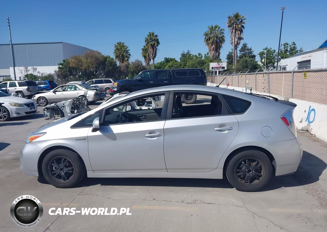 2012 Toyota Prius Two VIN:JTDKN3DUXC1556002 - 14