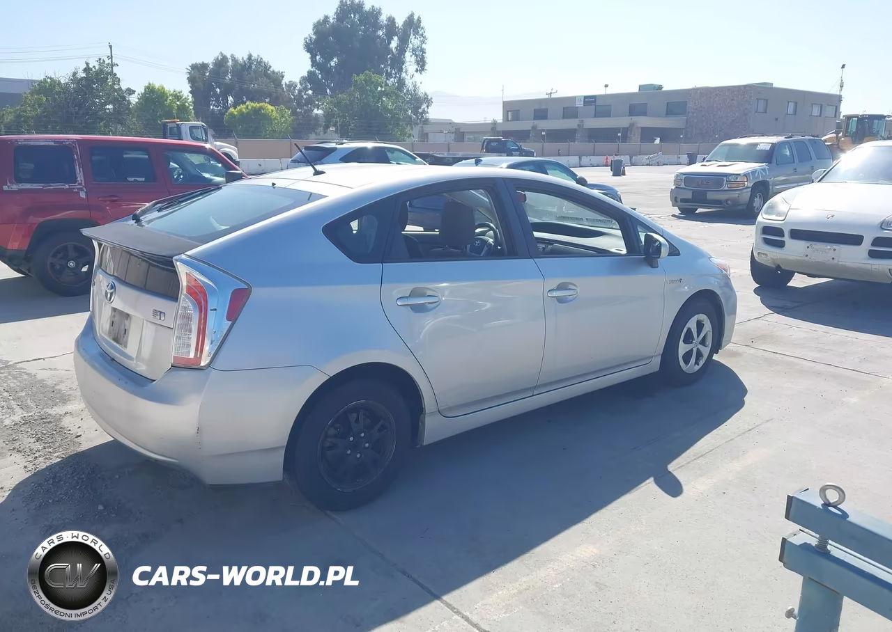 2012 Toyota Prius Two VIN:JTDKN3DUXC1556002 - 4