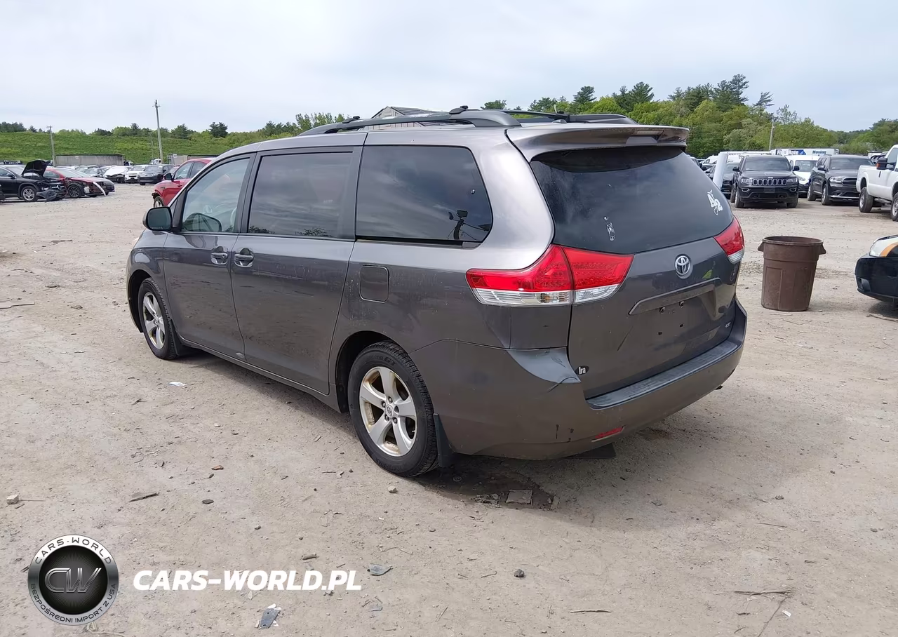 2011 Toyota Sienna Le V6 VIN:5TDKK3DC9BS037363 - 3