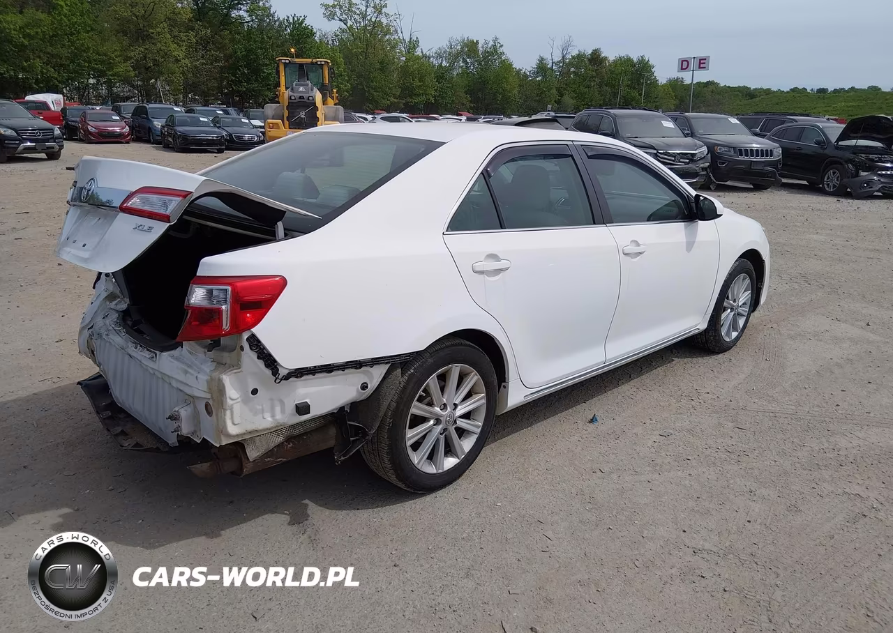 2013 Toyota Camry Xle VIN:4T4BF1FKXDR327348 - 4