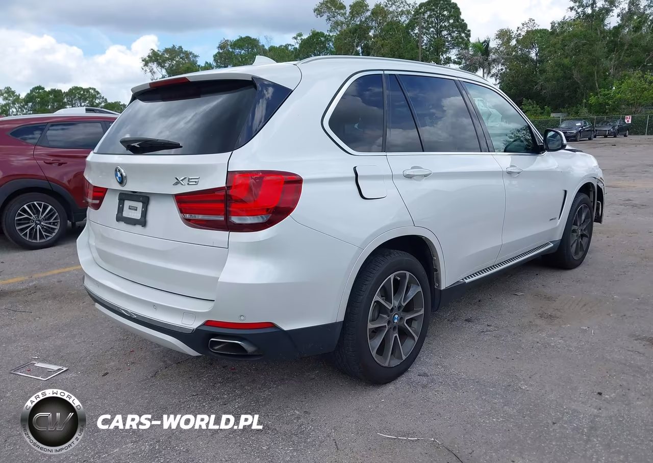 2018 BMW X5 xDrive35I VIN:5UXKR0C5XJ0X86136 - 4