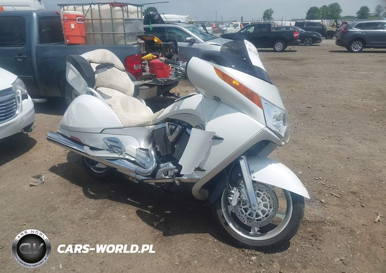 2010 Victory Motorcycles Vision Touring – zdjęcie 1 z 13