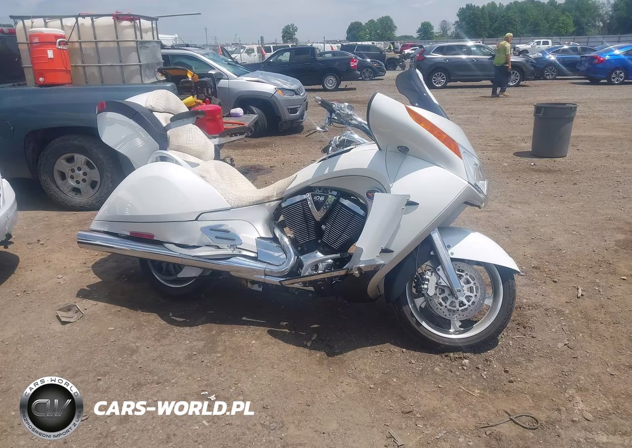 2010 Victory Motorcycles Vision Touring VIN:5VPSD36D8A3001570 - 12