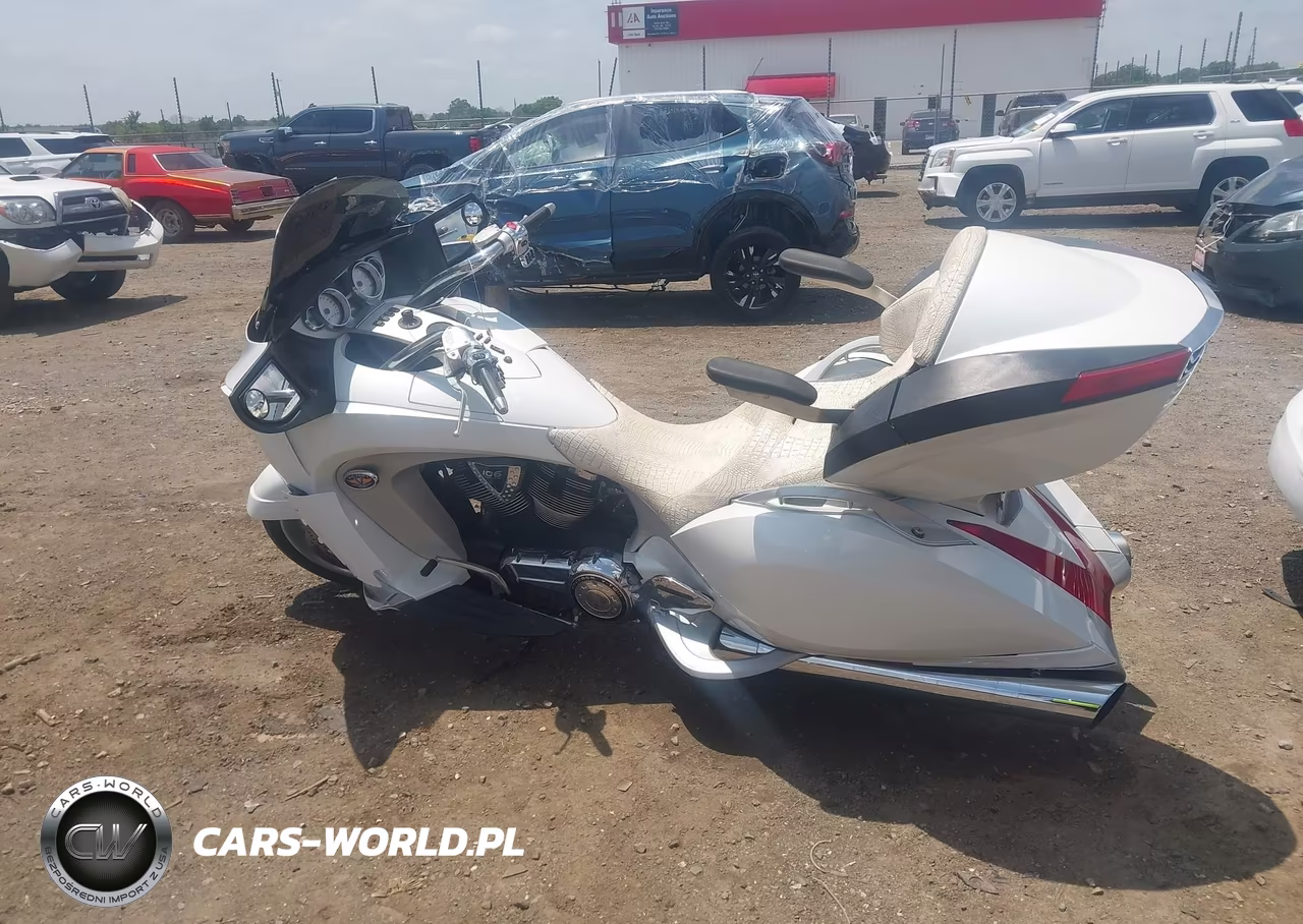 2010 Victory Motorcycles Vision Touring VIN:5VPSD36D8A3001570 - 13