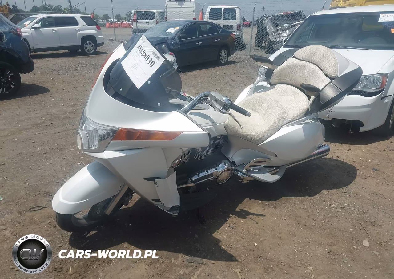 2010 Victory Motorcycles Vision Touring VIN:5VPSD36D8A3001570 - 2