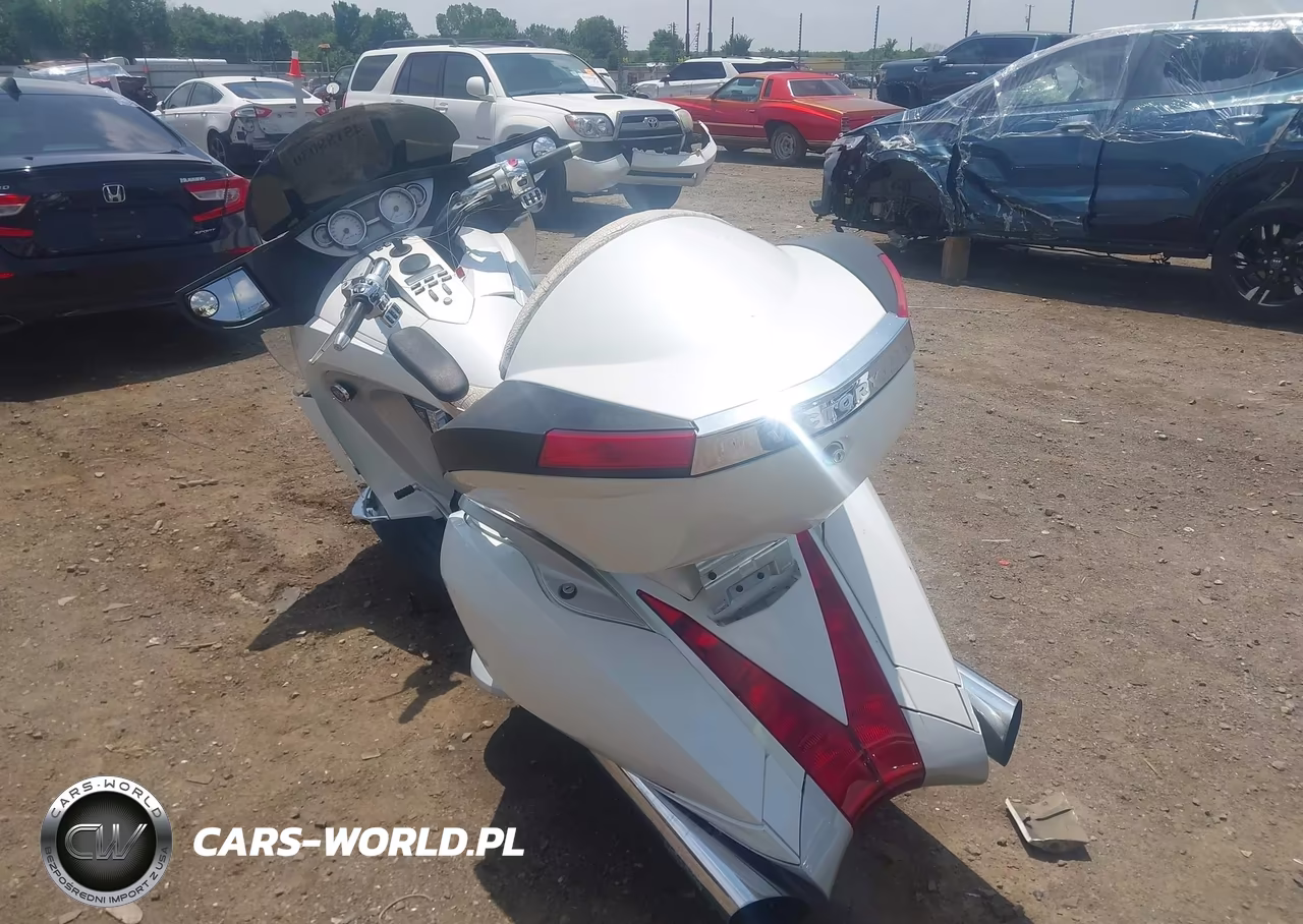 2010 Victory Motorcycles Vision Touring VIN:5VPSD36D8A3001570 - 3