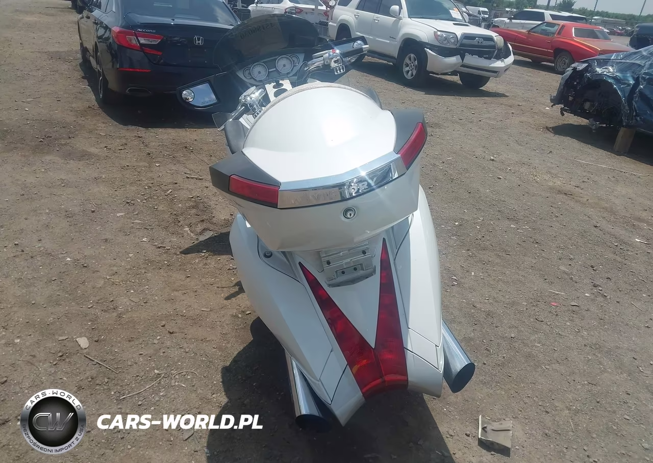 2010 Victory Motorcycles Vision Touring VIN:5VPSD36D8A3001570 - 6