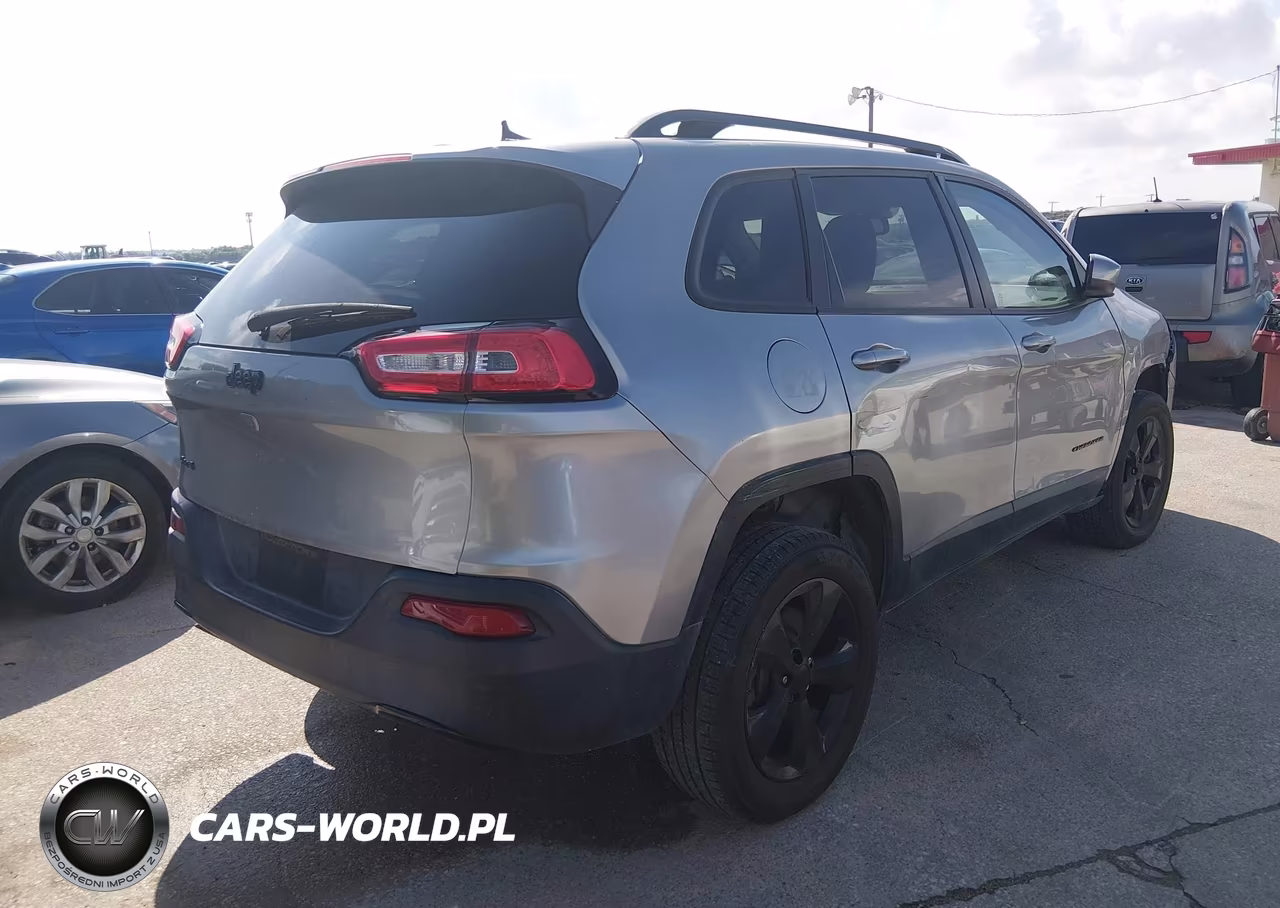 2015 Jeep Cherokee Latitude Altitude VIN:1C4PJMCB4FW789811 - 4