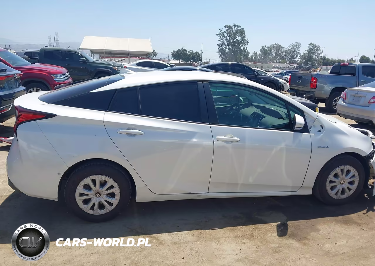 2019 Toyota Prius Le VIN:JTDKARFUXK3070255 - 14