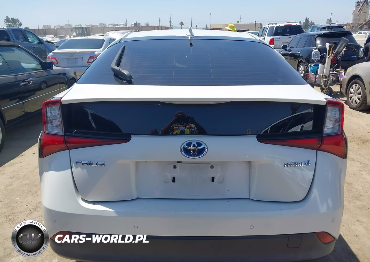 2019 Toyota Prius Le VIN:JTDKARFUXK3070255 - 17
