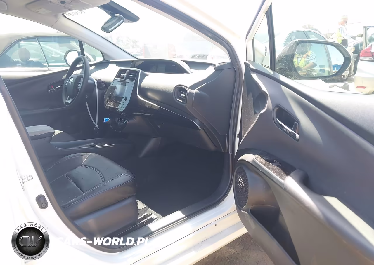2019 Toyota Prius Le VIN:JTDKARFUXK3070255 - 5