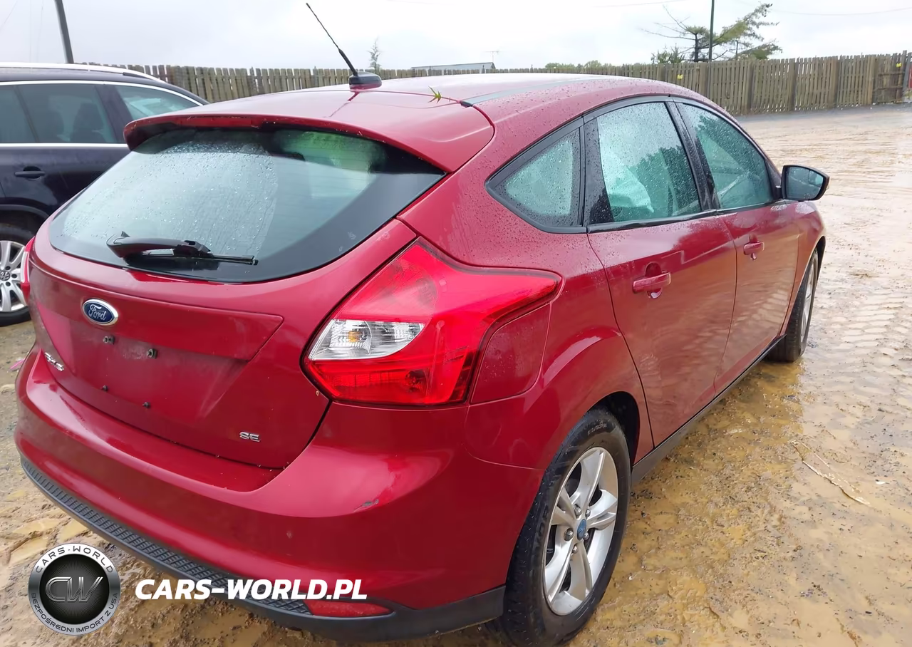 2013 Ford Focus Se VIN:1FADP3K23DL216335 - 4