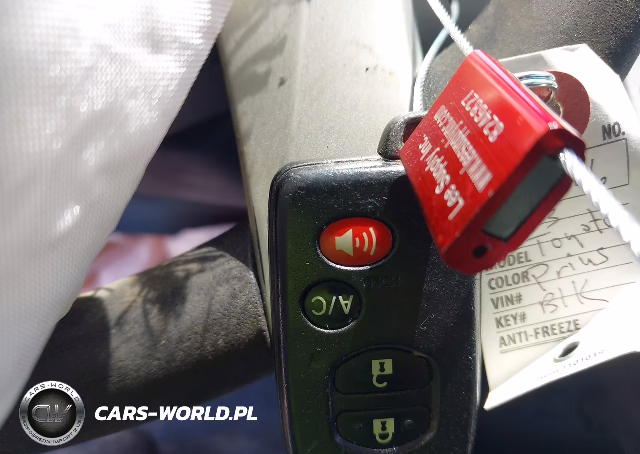 2013 Toyota Prius Three VIN:JTDKN3DU1D5655897 - 11