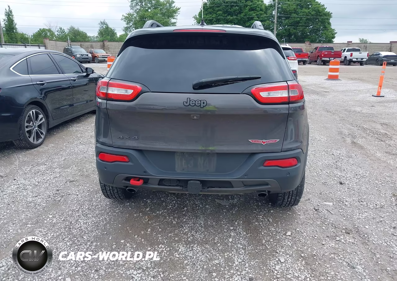 2015 Jeep Cherokee Trailhawk VIN:1C4PJMBS7FW653660 - 16