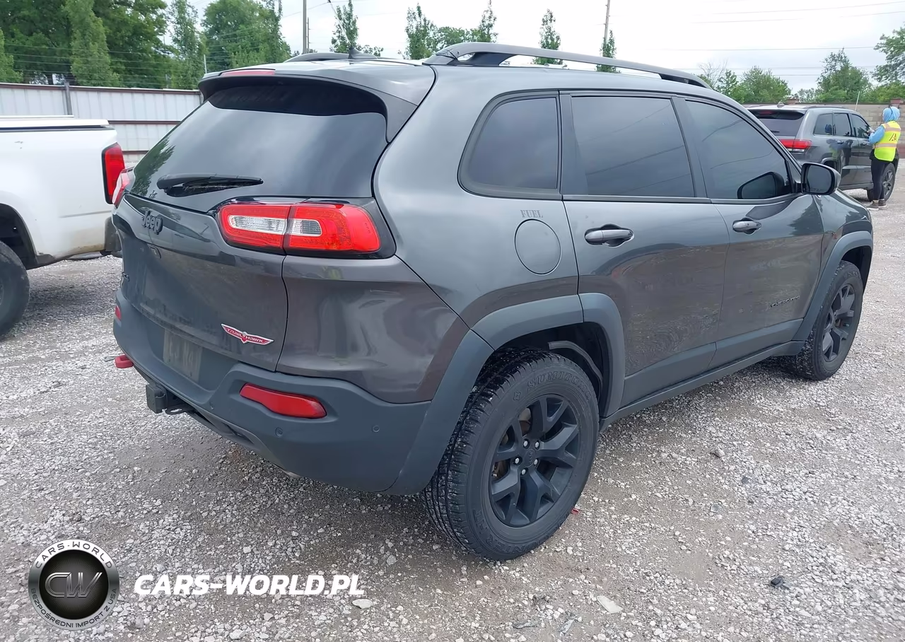 2015 Jeep Cherokee Trailhawk VIN:1C4PJMBS7FW653660 - 4