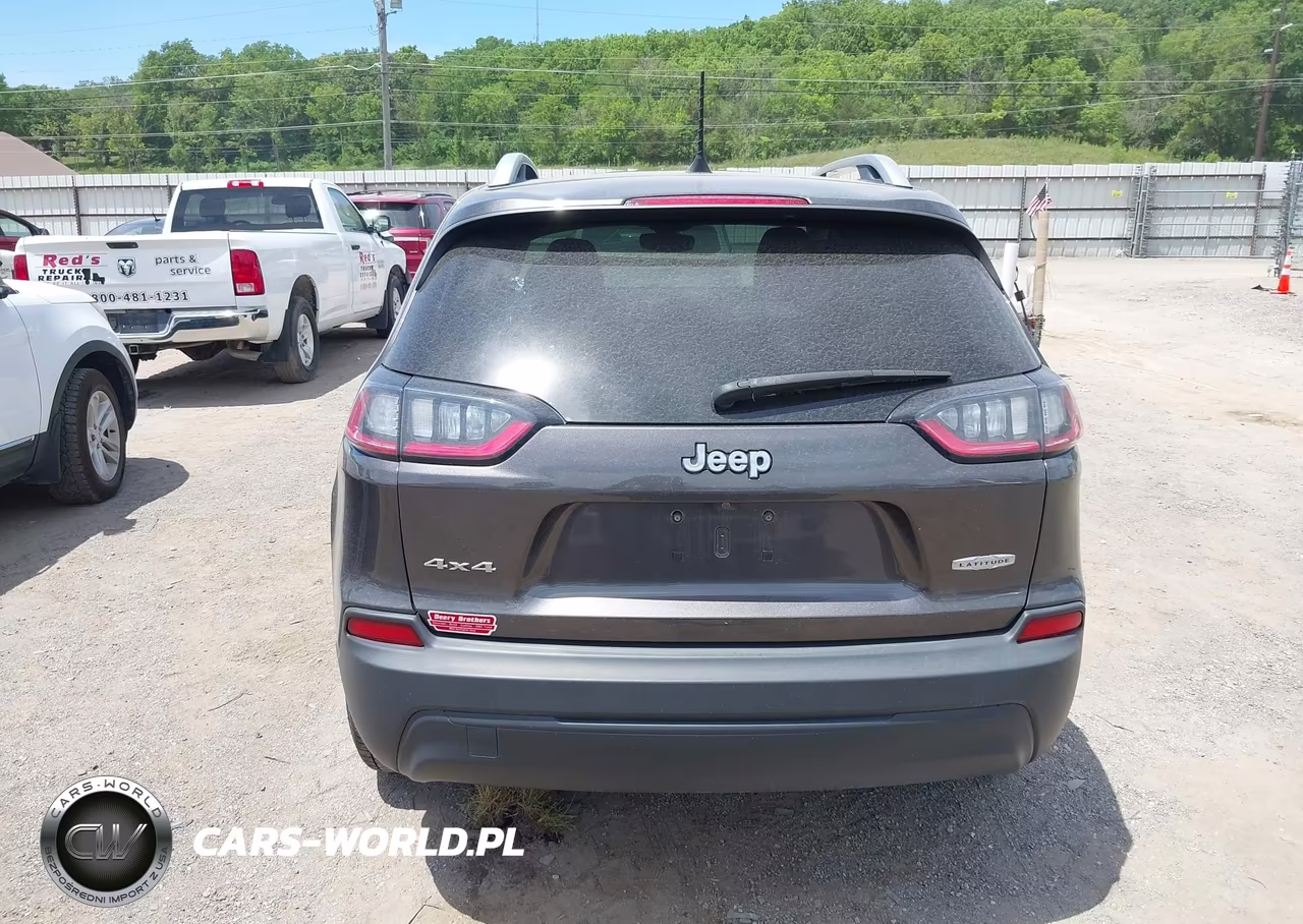 2019 Jeep Cherokee Latitude Plus 4X4 VIN:1C4PJMLB0KD108422 - 16