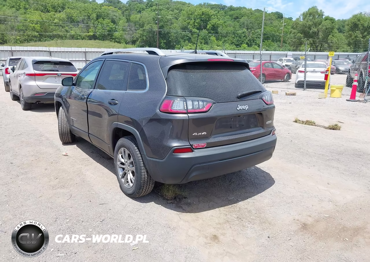 2019 Jeep Cherokee Latitude Plus 4X4 VIN:1C4PJMLB0KD108422 - 3