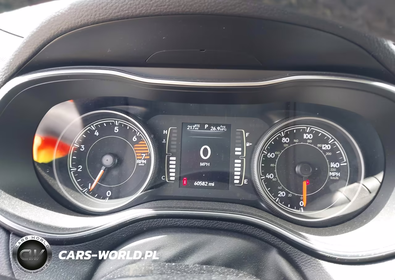 2019 Jeep Cherokee Latitude Plus 4X4 VIN:1C4PJMLB0KD108422 - 7