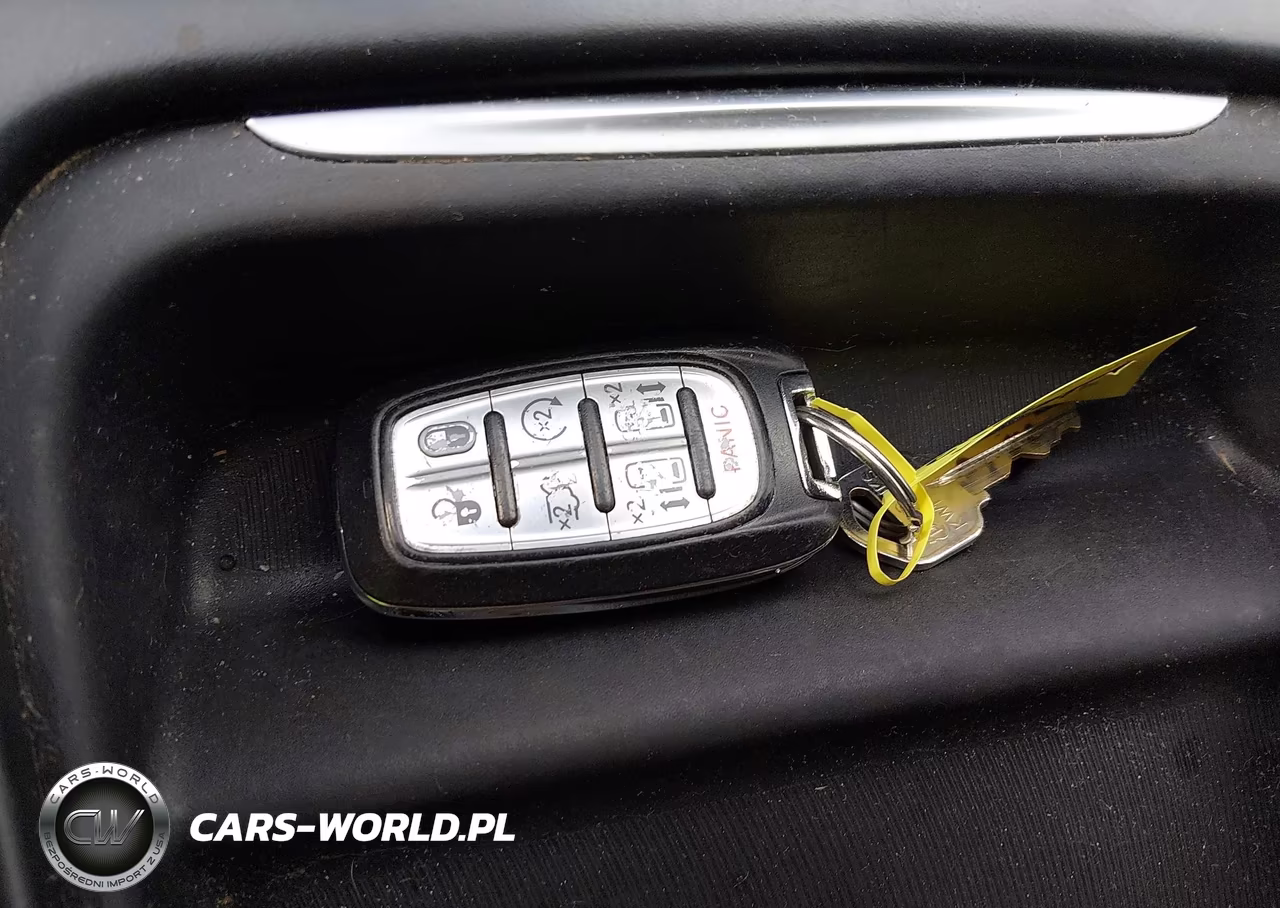 2020 Chrysler Voyager Lxi VIN:2C4RC1DG6LR182406 - 11
