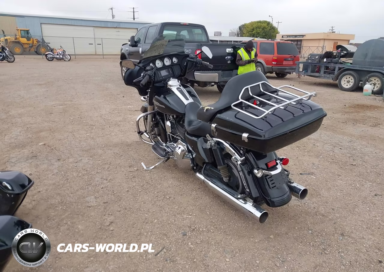 2014 Harley-Davidson Flhx Street Glide VIN:1HD1KBM18EB704986 - 3