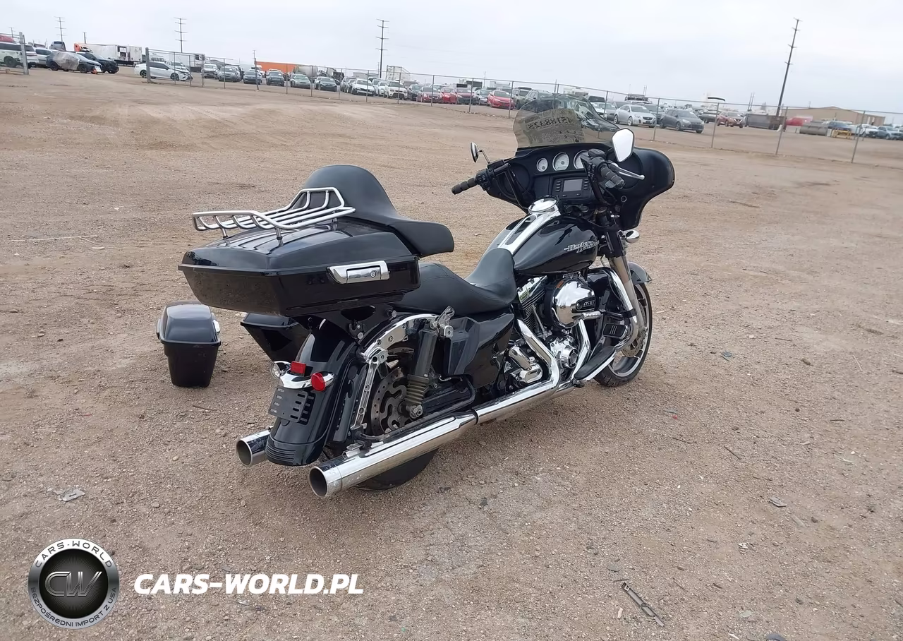 2014 Harley-Davidson Flhx Street Glide VIN:1HD1KBM18EB704986 - 4