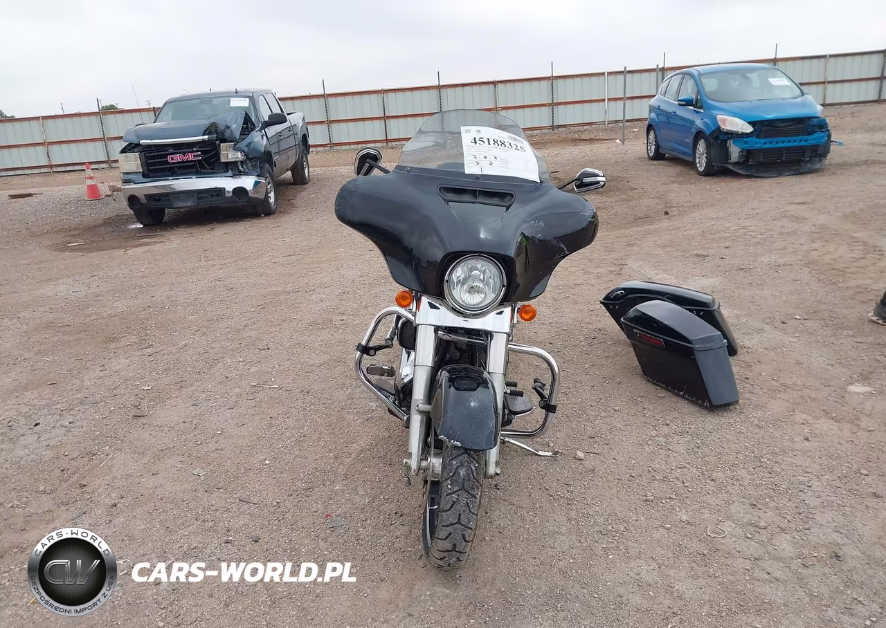 2014 Harley-Davidson Flhx Street Glide VIN:1HD1KBM18EB704986 - 5