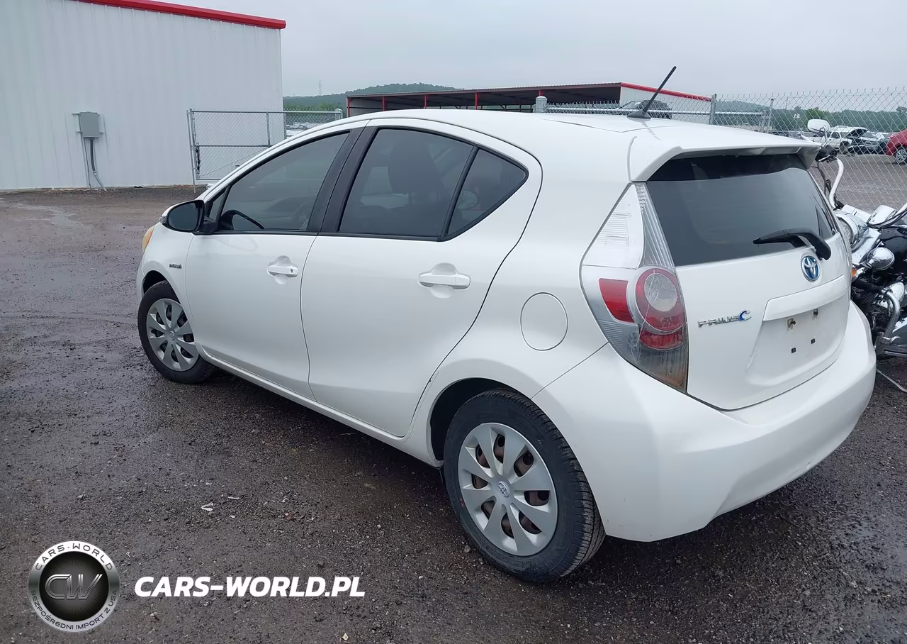 2013 Toyota Prius C Two VIN:JTDKDTB33D1555305 - 3
