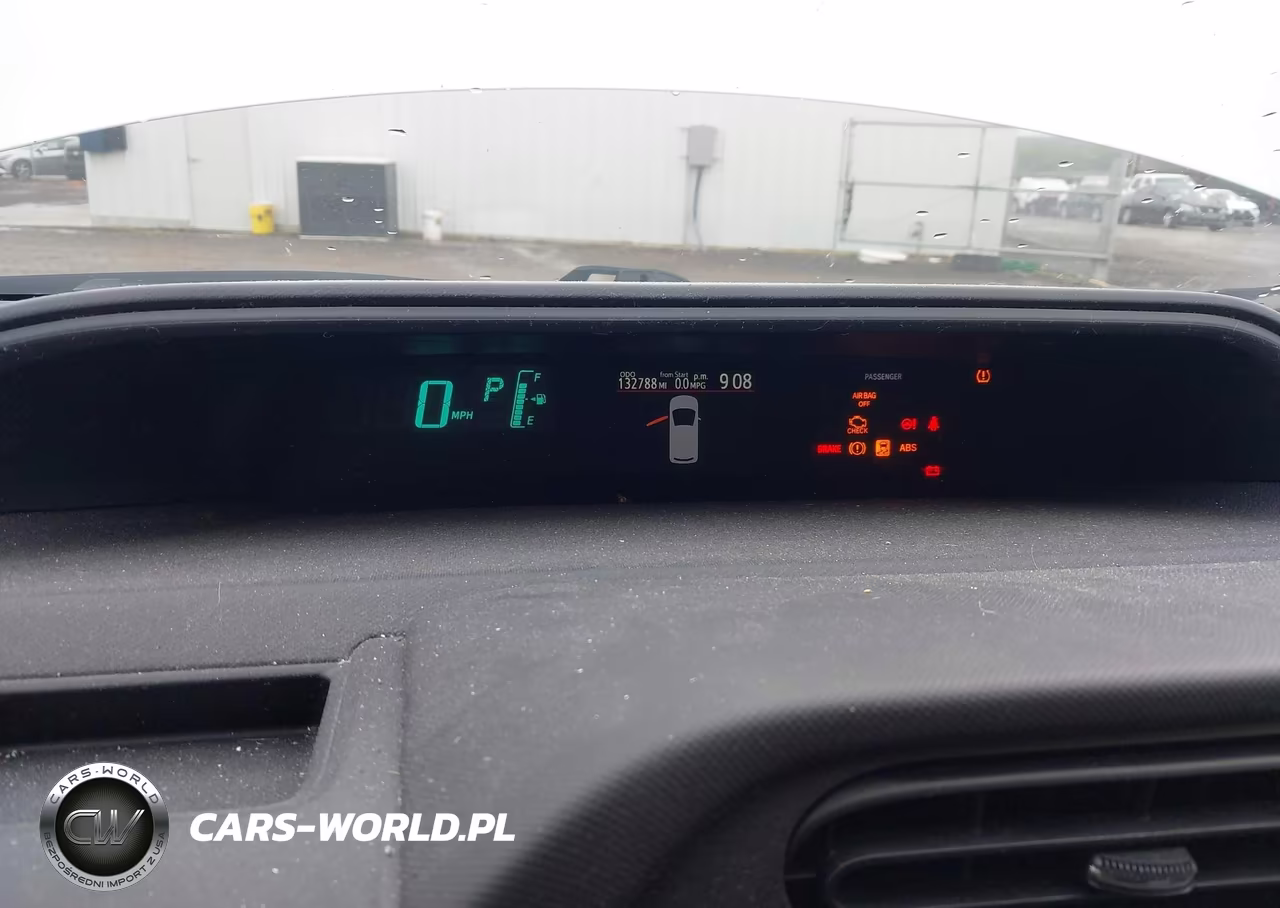 2013 Toyota Prius C Two VIN:JTDKDTB33D1555305 - 7