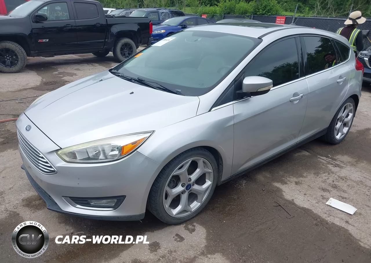 2017 Ford Focus Titanium VIN:1FADP3N22HL287656 - 2