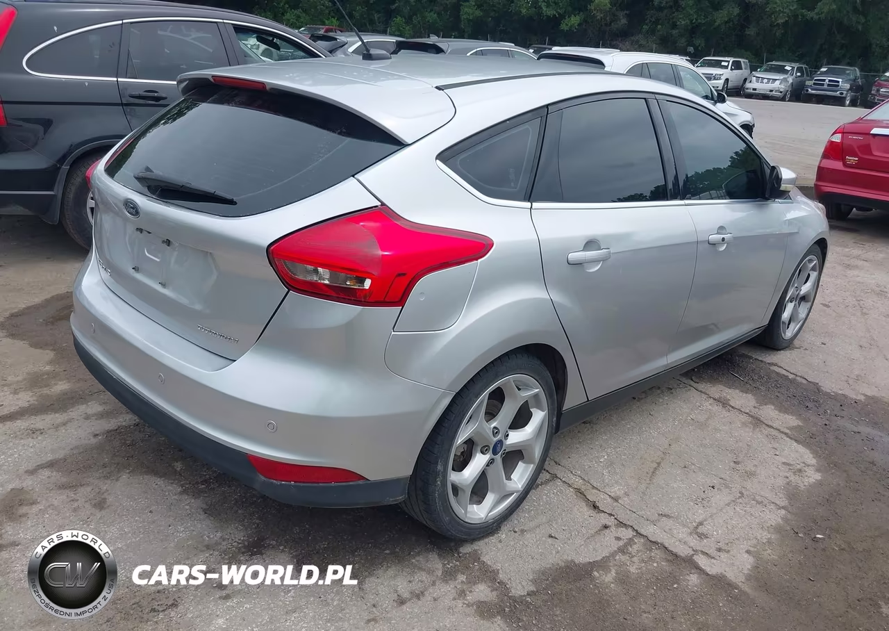 2017 Ford Focus Titanium VIN:1FADP3N22HL287656 - 4